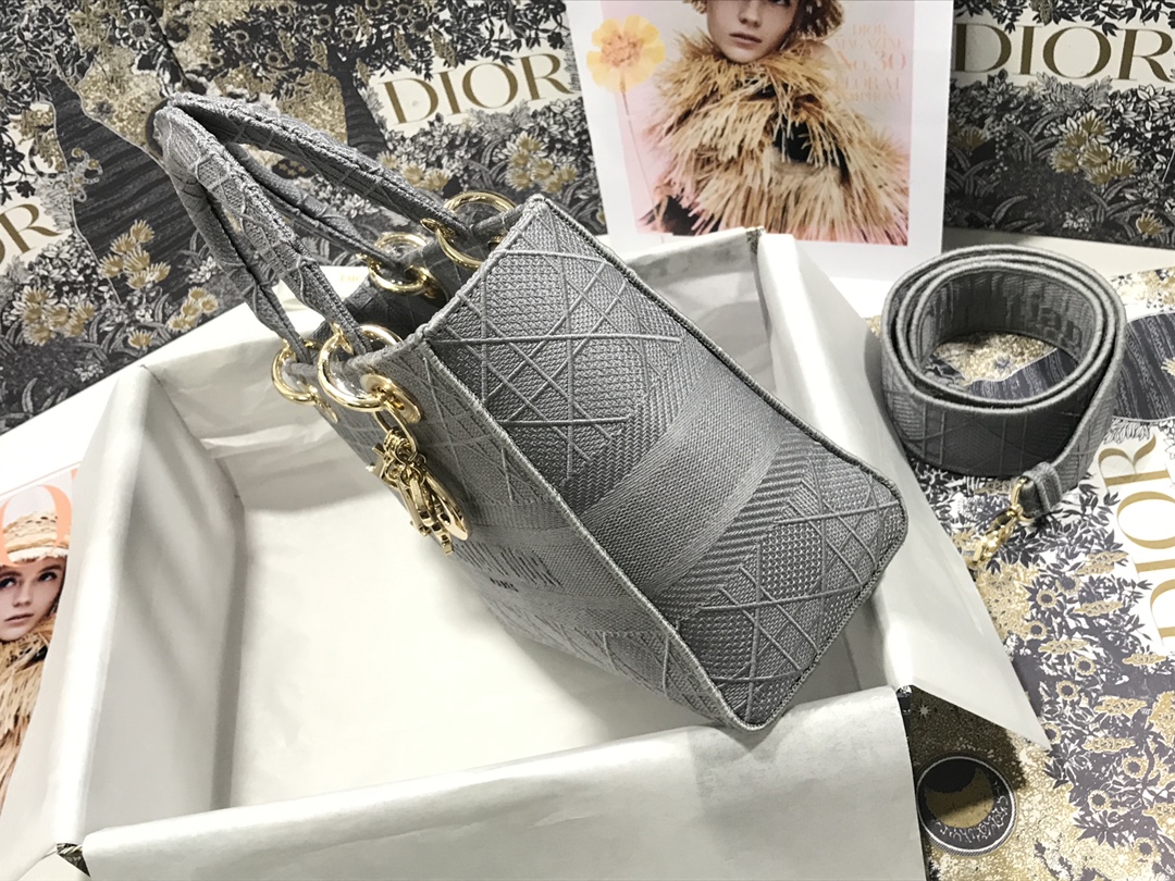 Handbag Dior M0565 size 24*20*11 cm - vstockx