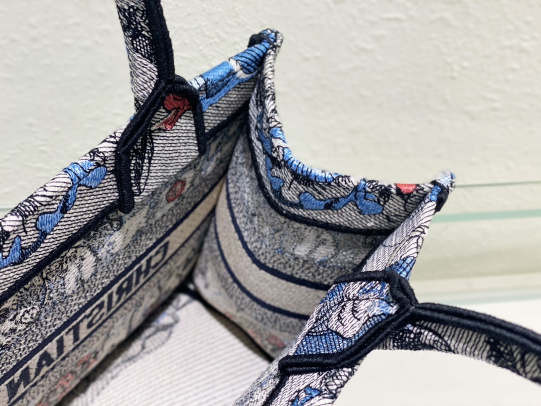 Handbag Dior 8002 size 26.5x 21x 14 cm - vstockx