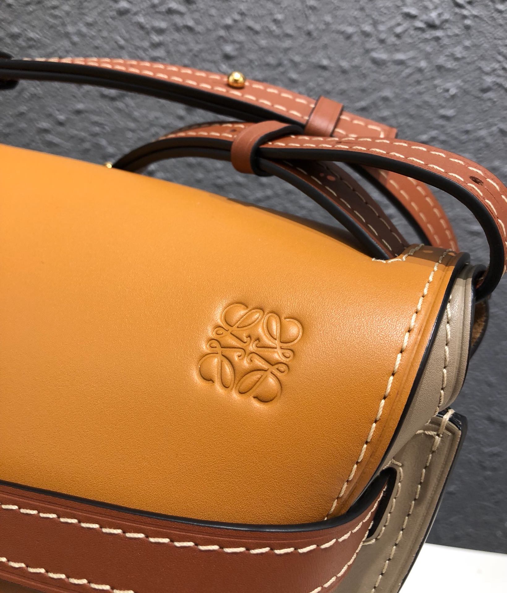 Handbags LOEWE zp size:20*19*11.5 cm - vstockx