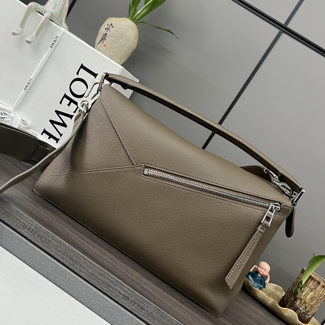 Handbags LOEWE 10188 size:36.5*19*23 cm - vstockx