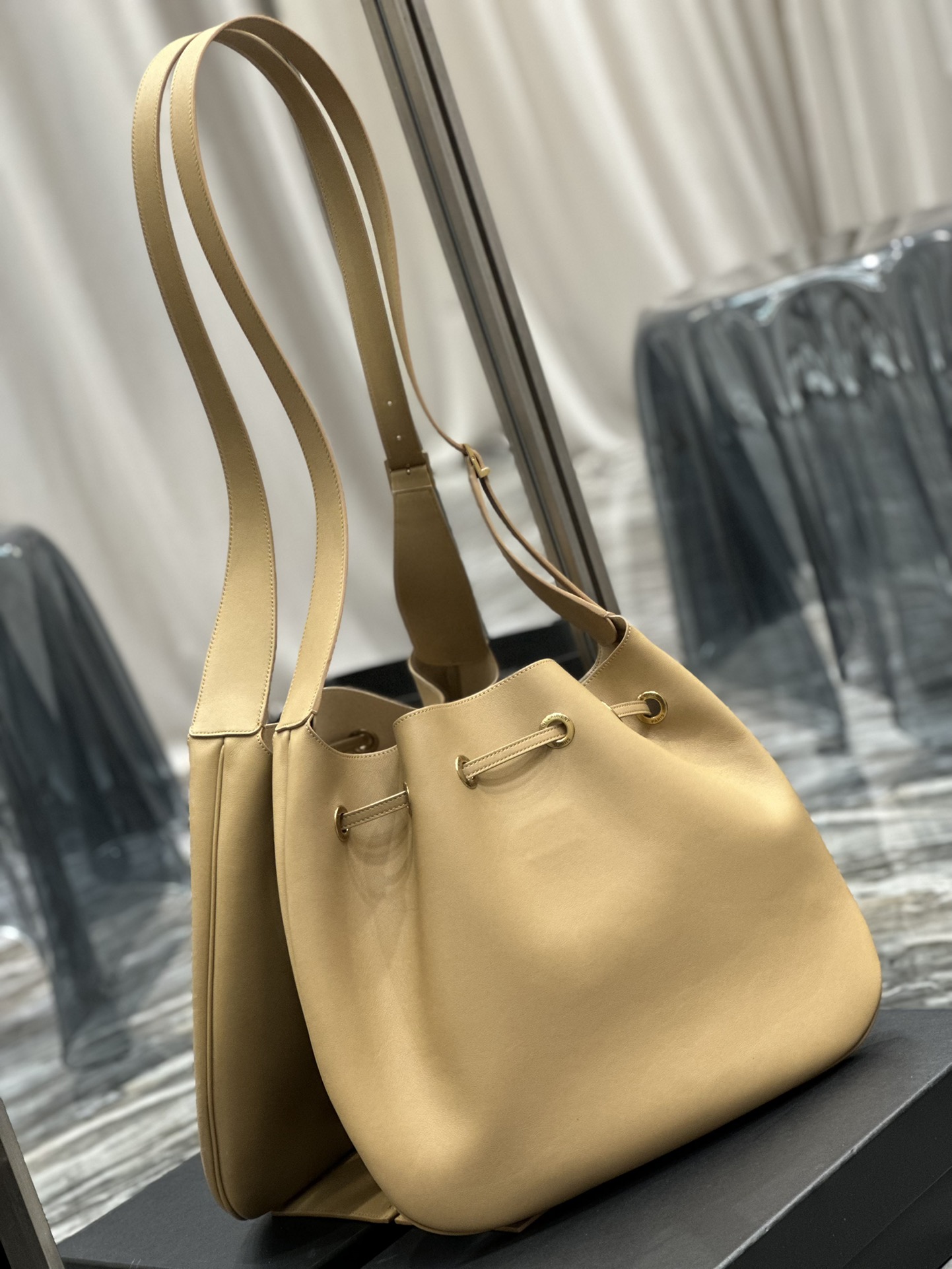 Handbags SAINT LAURENT 697941 size 44  33  2.5 cm - vstockx