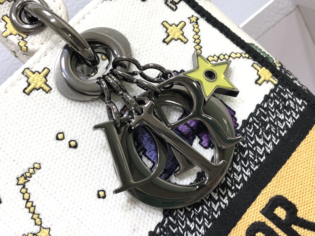 Handbag Dior M0565 size 24 x 20 x 11 cm - vstockx