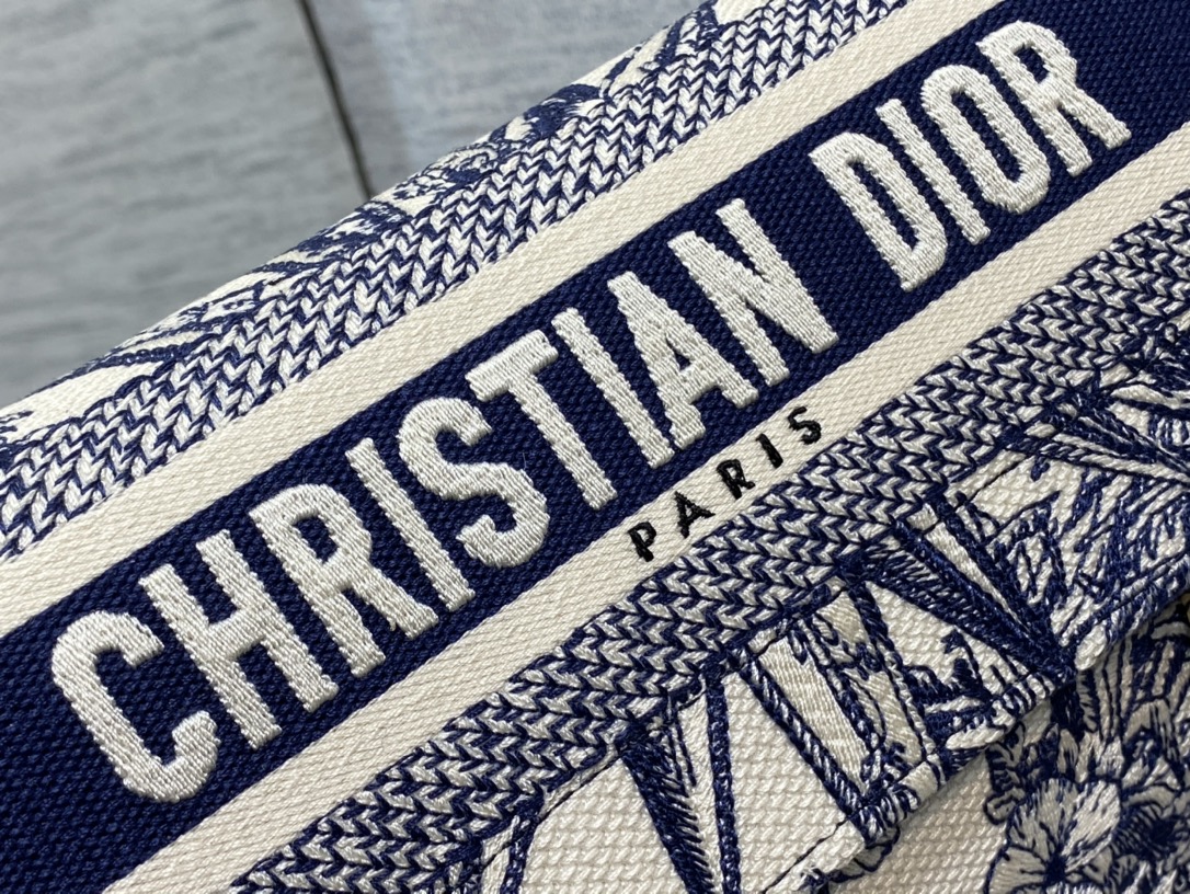 Handbag Dior size 23*15*8 cm - vstockx