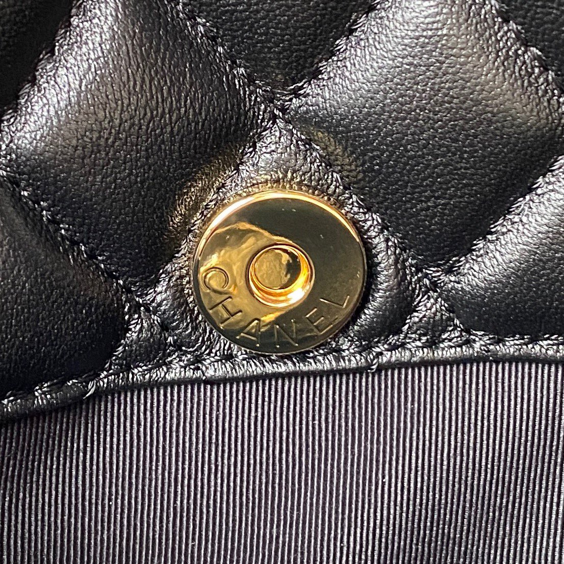 Handbags Chanel AS4288 size:13.5  20  6.5 cm - vstockx