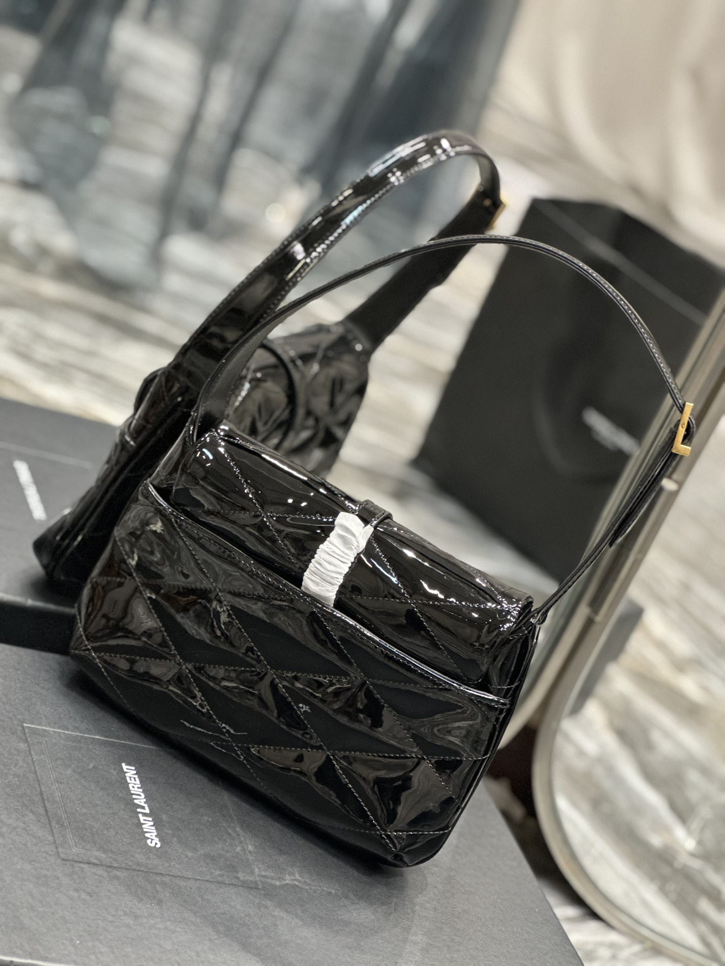 Handbags SAINT LAURENT 698567 size 24  18  5.5 cm - vstockx