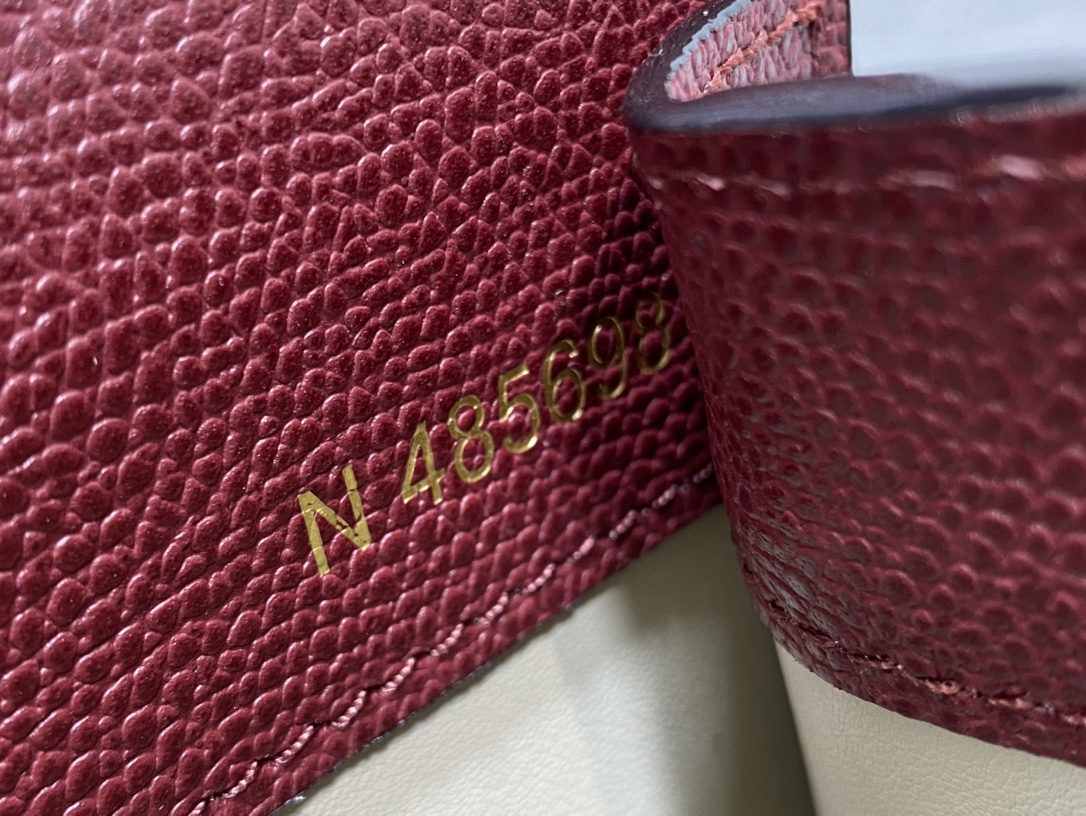 Handbag VALEXTRA size *'* - vstockx