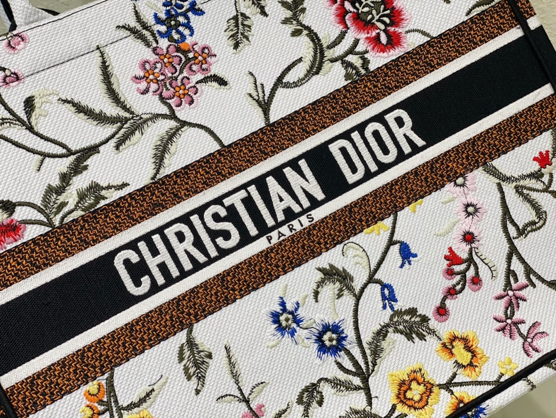 Handbag Dior size 41 cm - vstockx