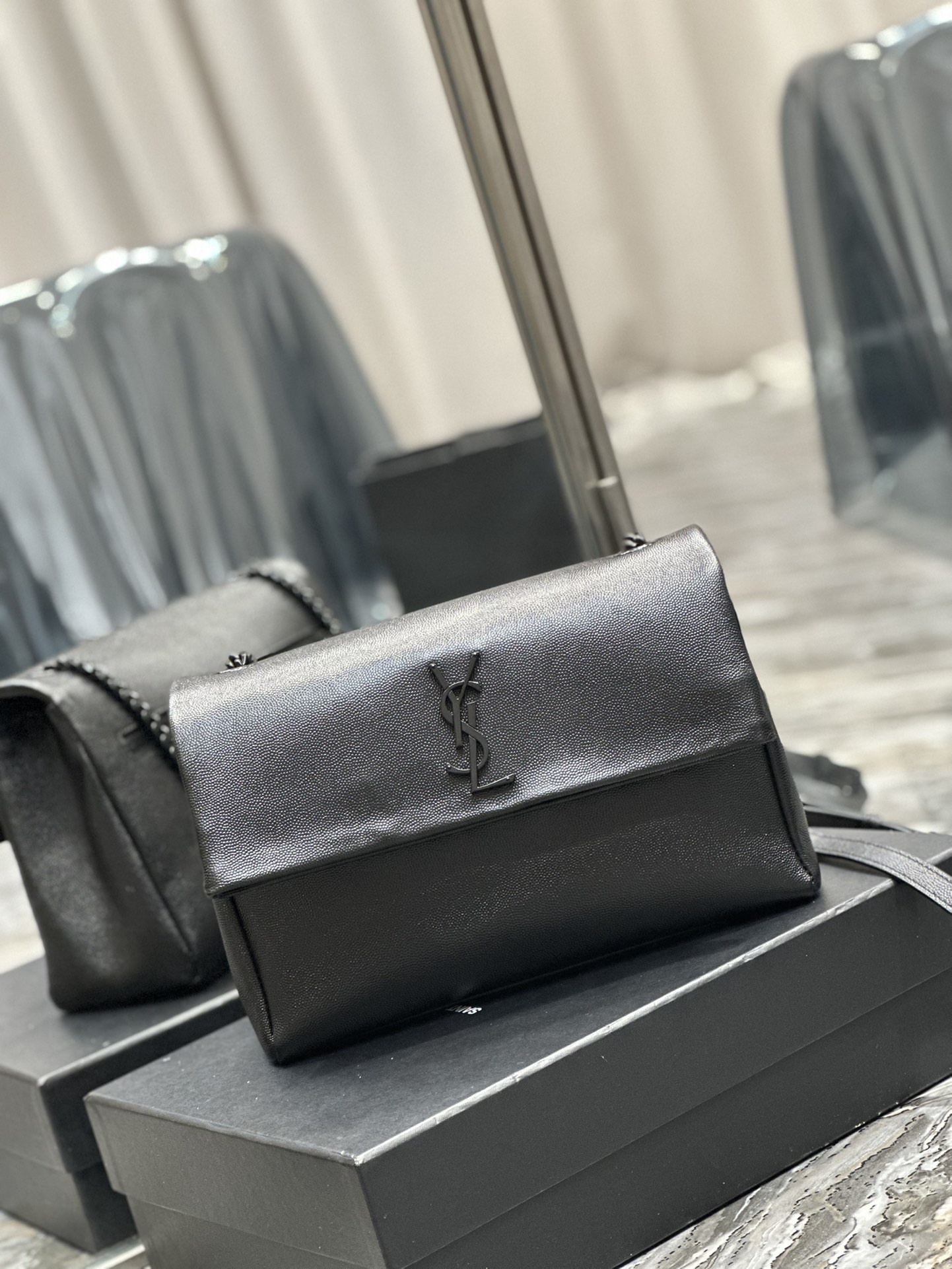 Handbags SAINT LAURENT 738819 size 28  18  11 cm - vstockx