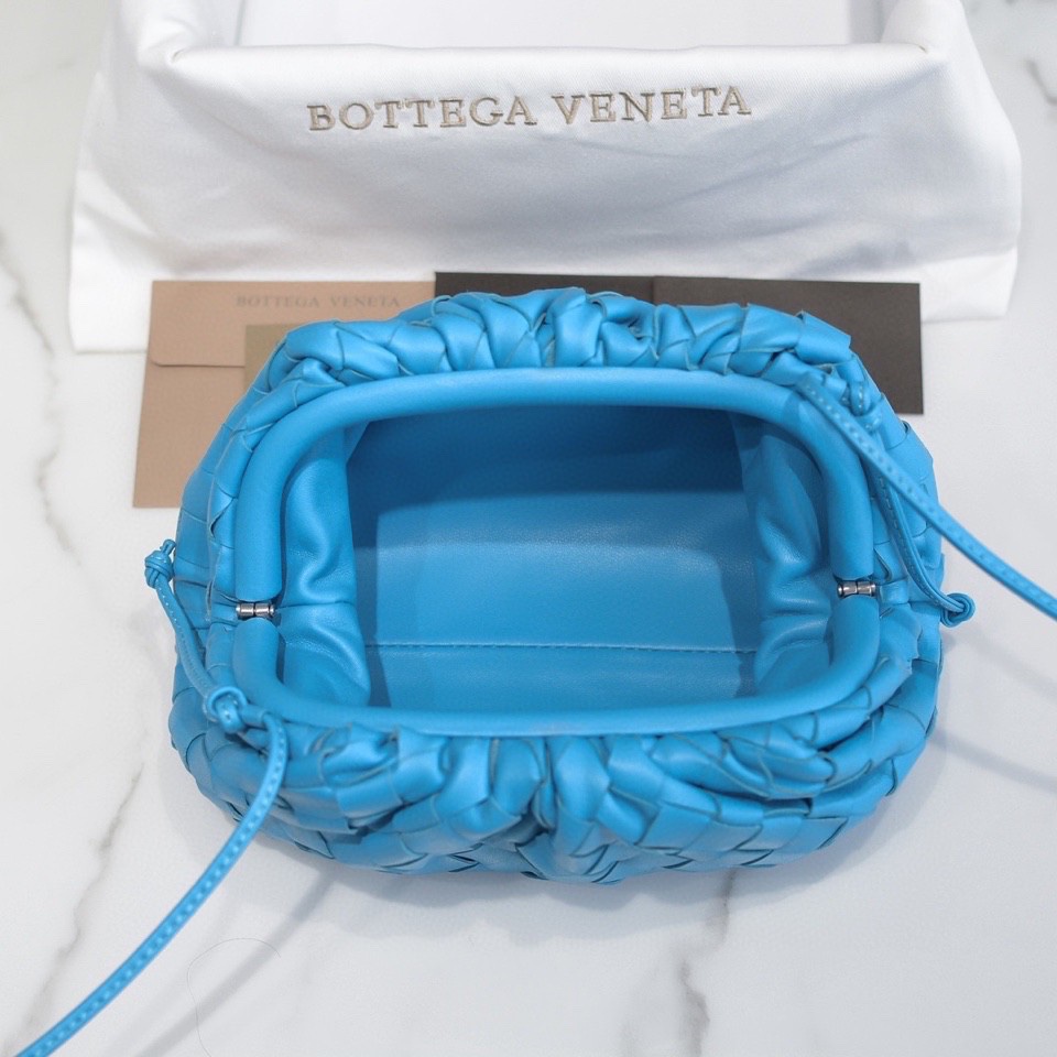 handbags Bottega Veneta The pouch size:23*13*8 - vstockx