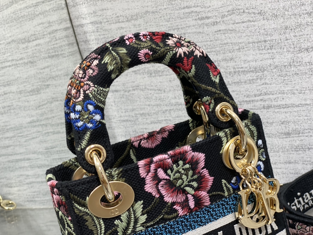 Handbag Dior size 17*7*15 cm - vstockx