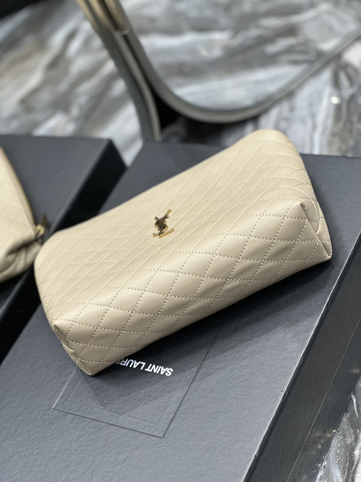 Handbags SAINT LAURENT 733955 size 23  17  5 cm - vstockx