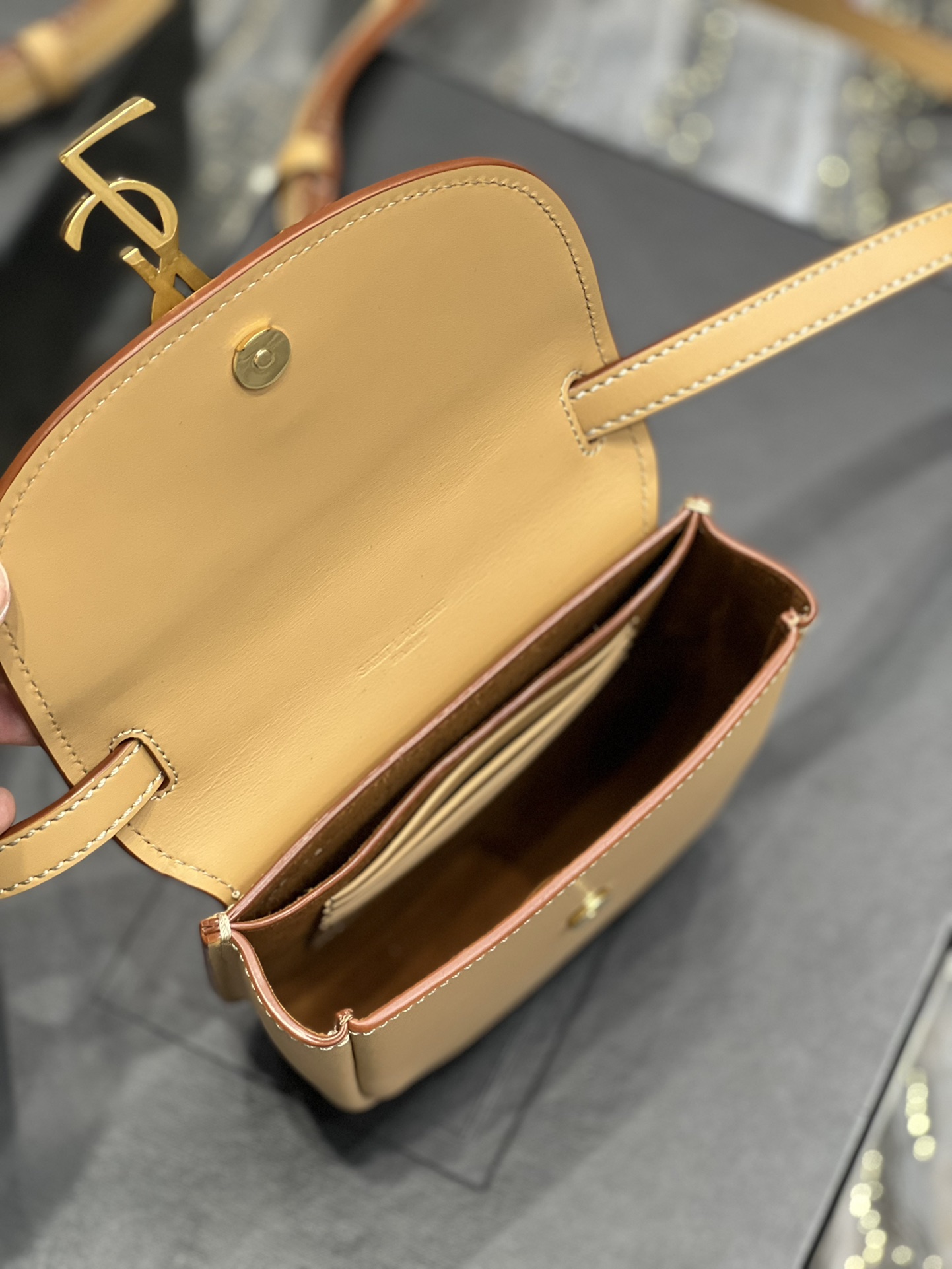 Handbags SAINT LAURENT 623097 size 15x14x4.5 cm - vstockx