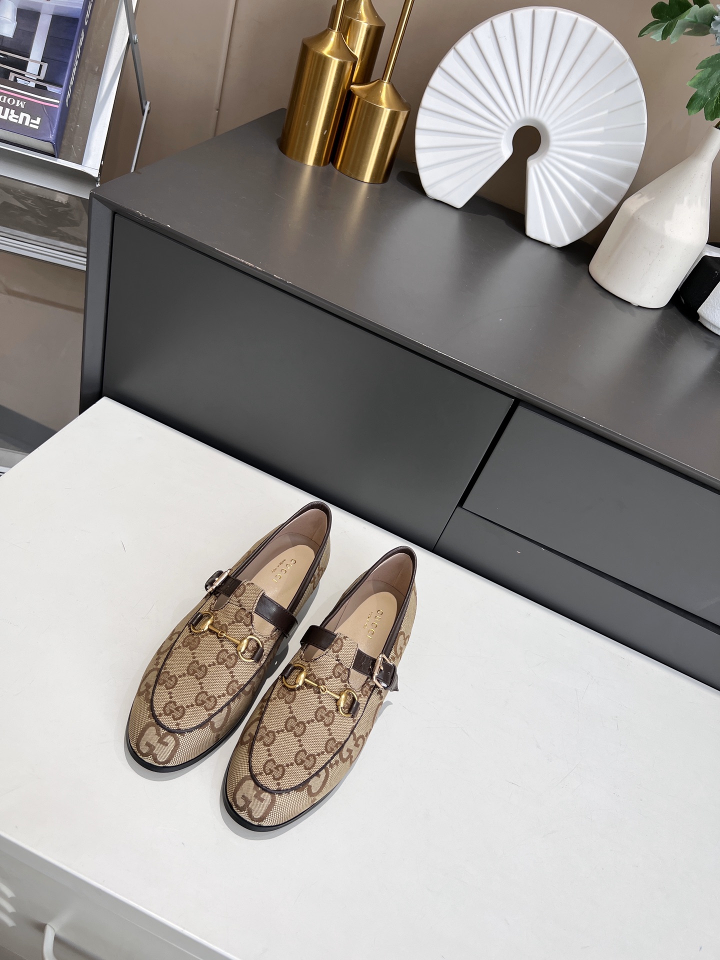 Gucci Women's maxi GG Gucci Jordaan loafer WOMEN 6 - vstockx