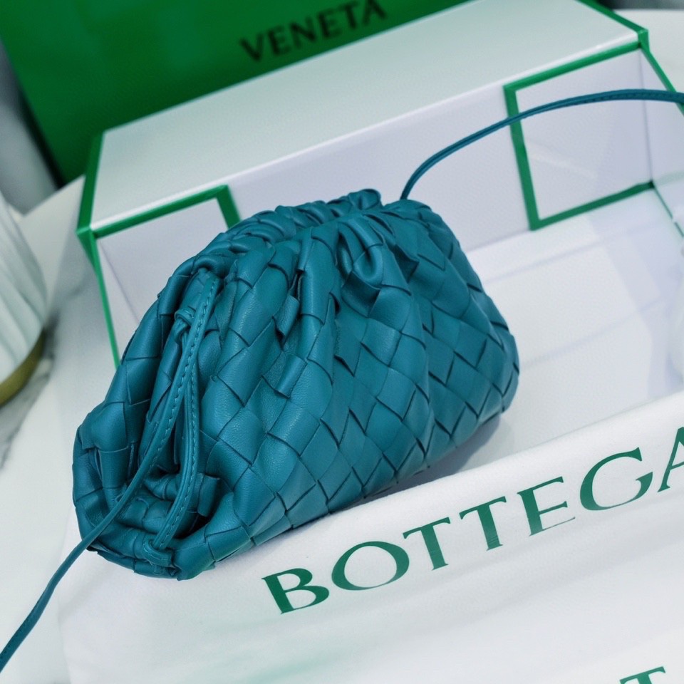 handbags Bottega Veneta The pouch size:23*13*8 - vstockx