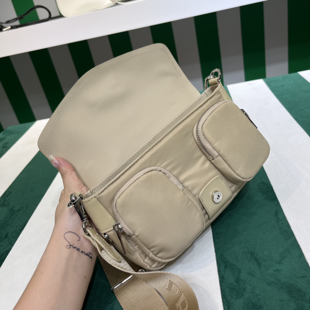 Handbags Prada 1BD295 size:22*7.5*14 cm - vstockx