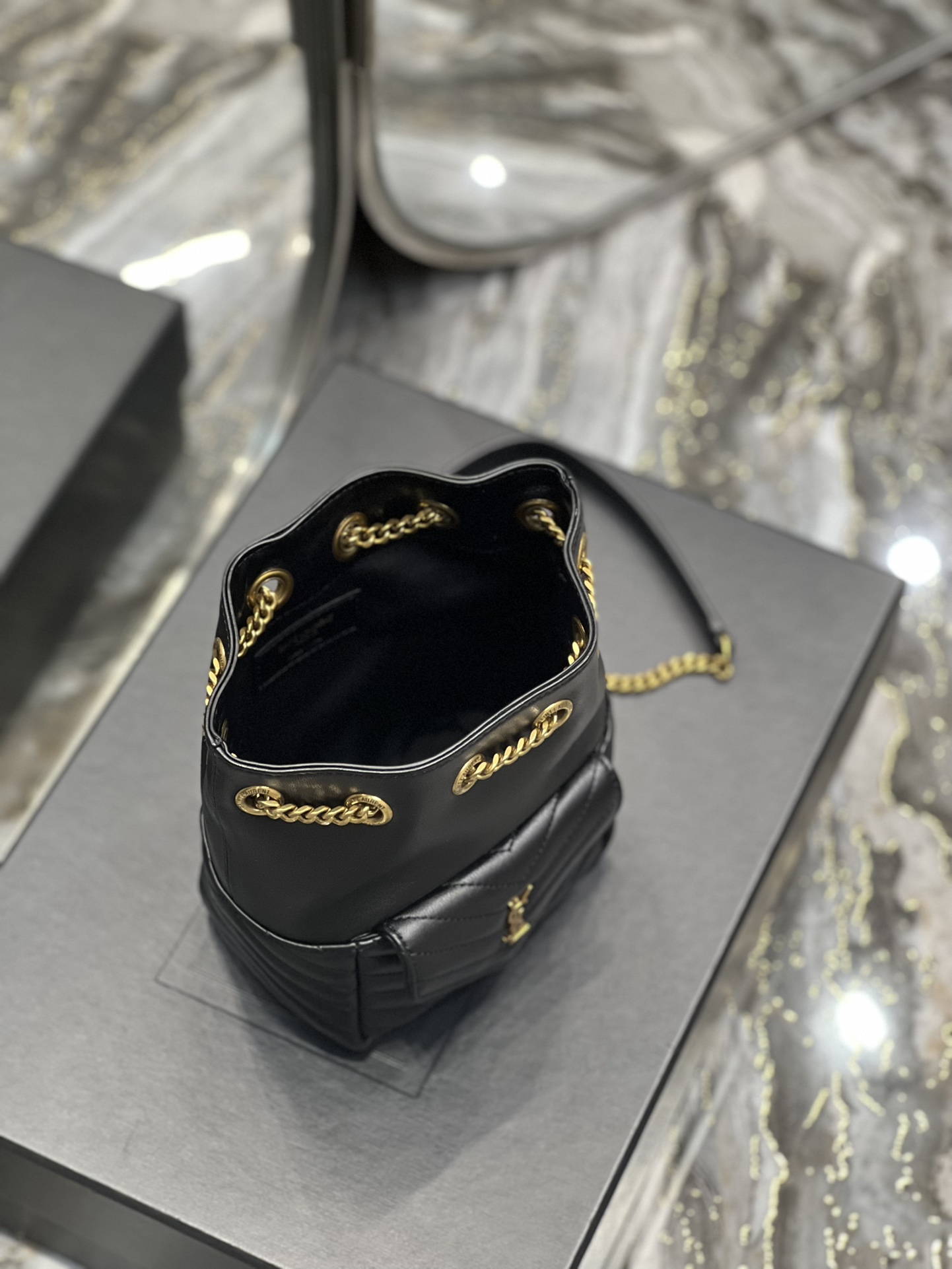 Handbags SAINT LAURENT 631052 size 19x13x13 cm - vstockx