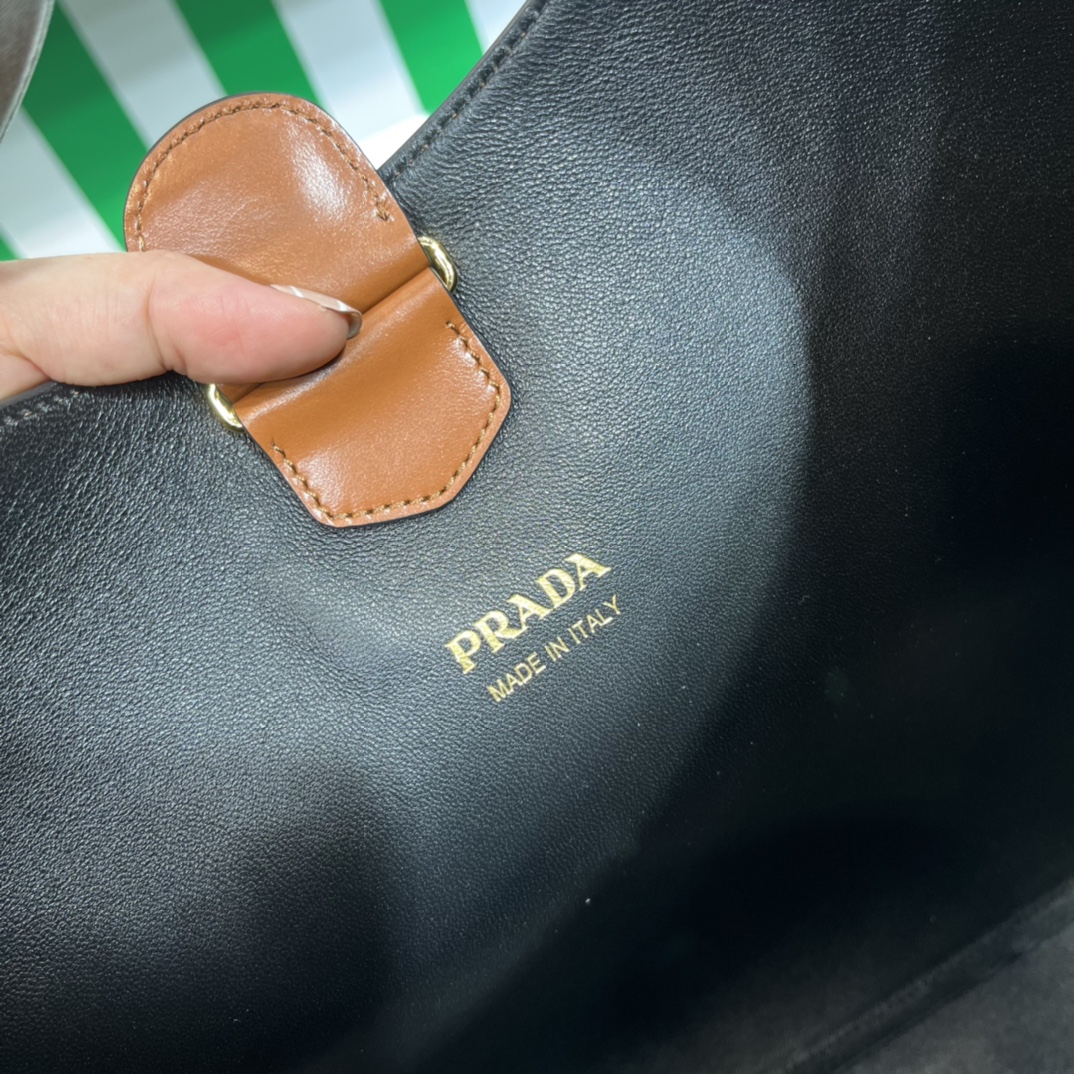 Handbags Prada 1BC181 size:17*27*5 cm - vstockx