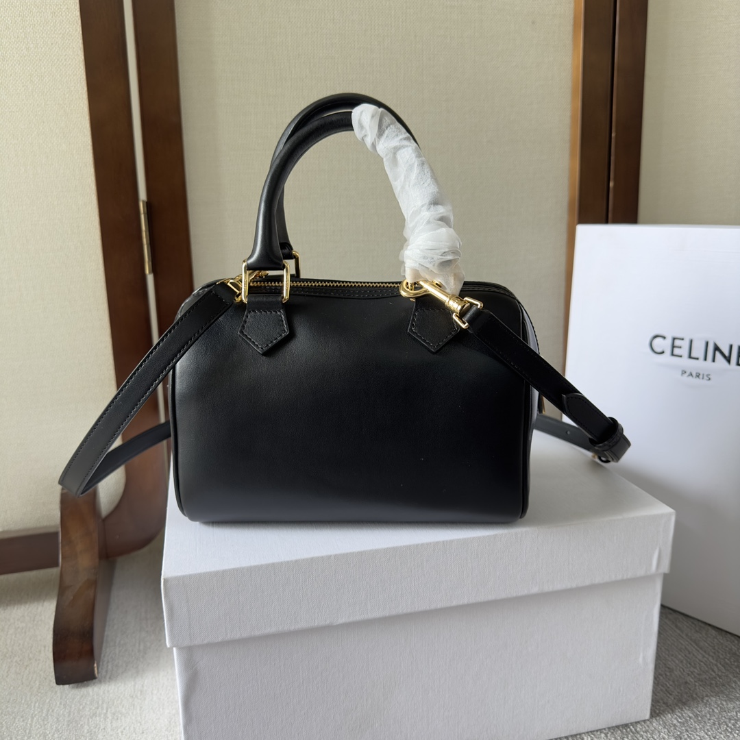 Handbags CELIN 197582 size: 19.5  14  7.5 cm - vstockx