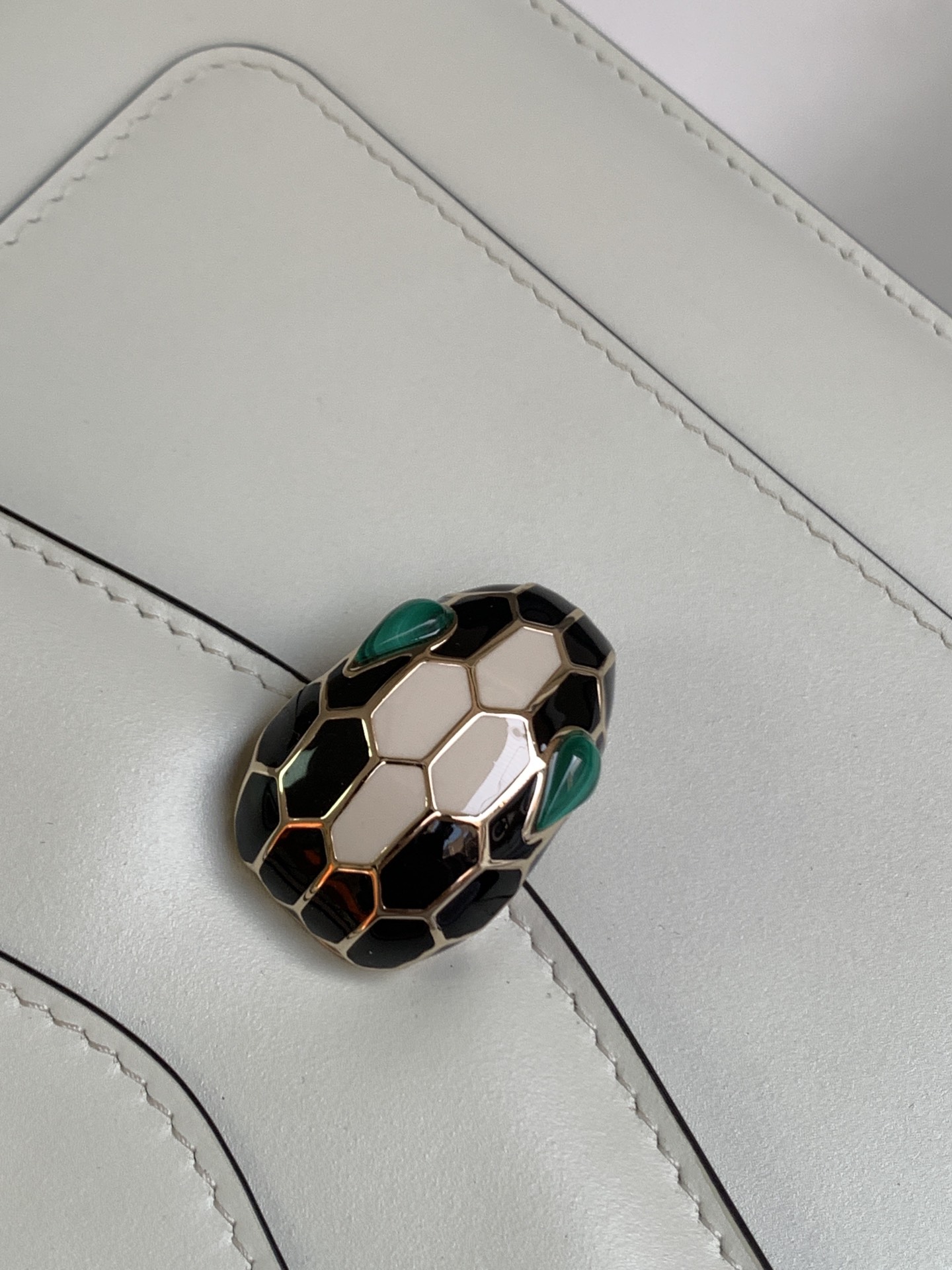 Handbags Bvlgari Sprpenti Forever size:19*13.5*6 cm - vstockx