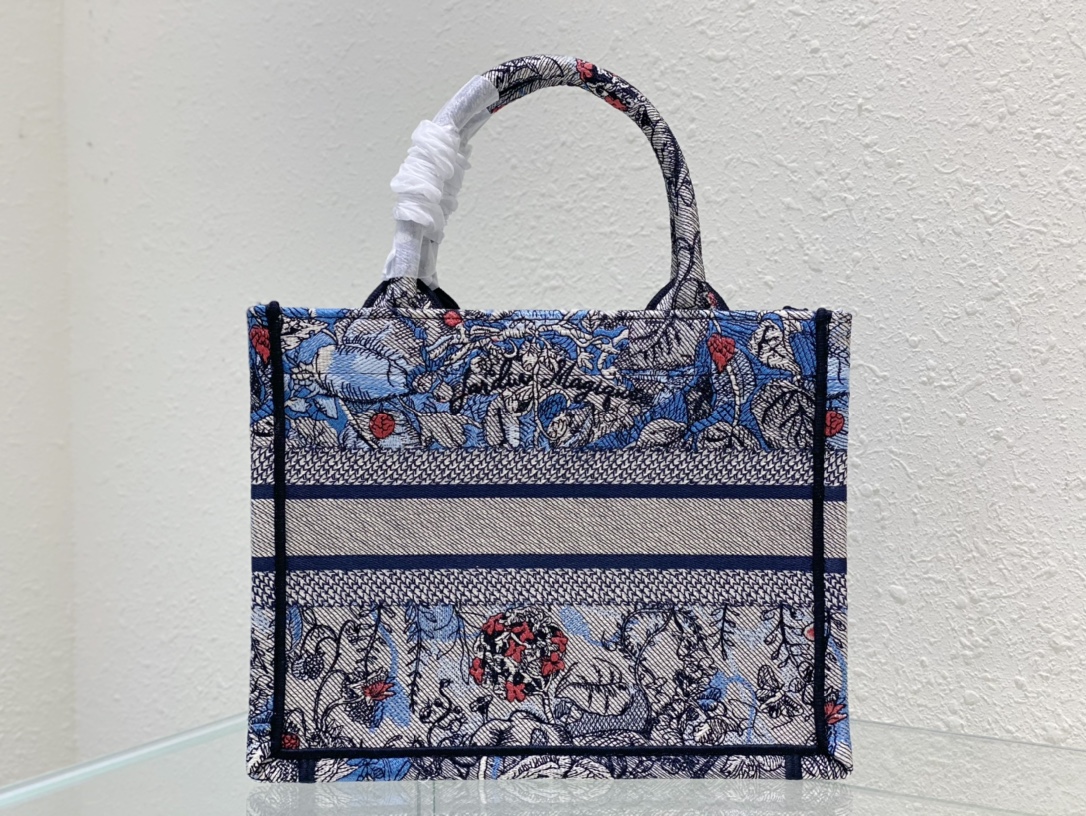 Handbag Dior 8002 size 26.5x 21x 14 cm - vstockx