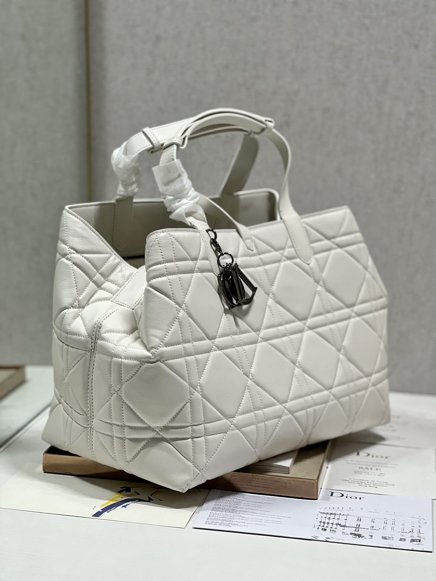 Handbag Dior 1188 size 37  43  22 cm - vstockx