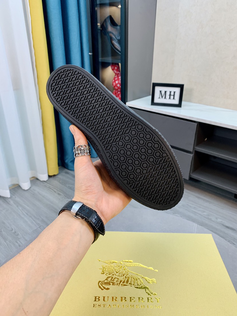 Burberry Perforated Check Sneaker 34 - vstockx