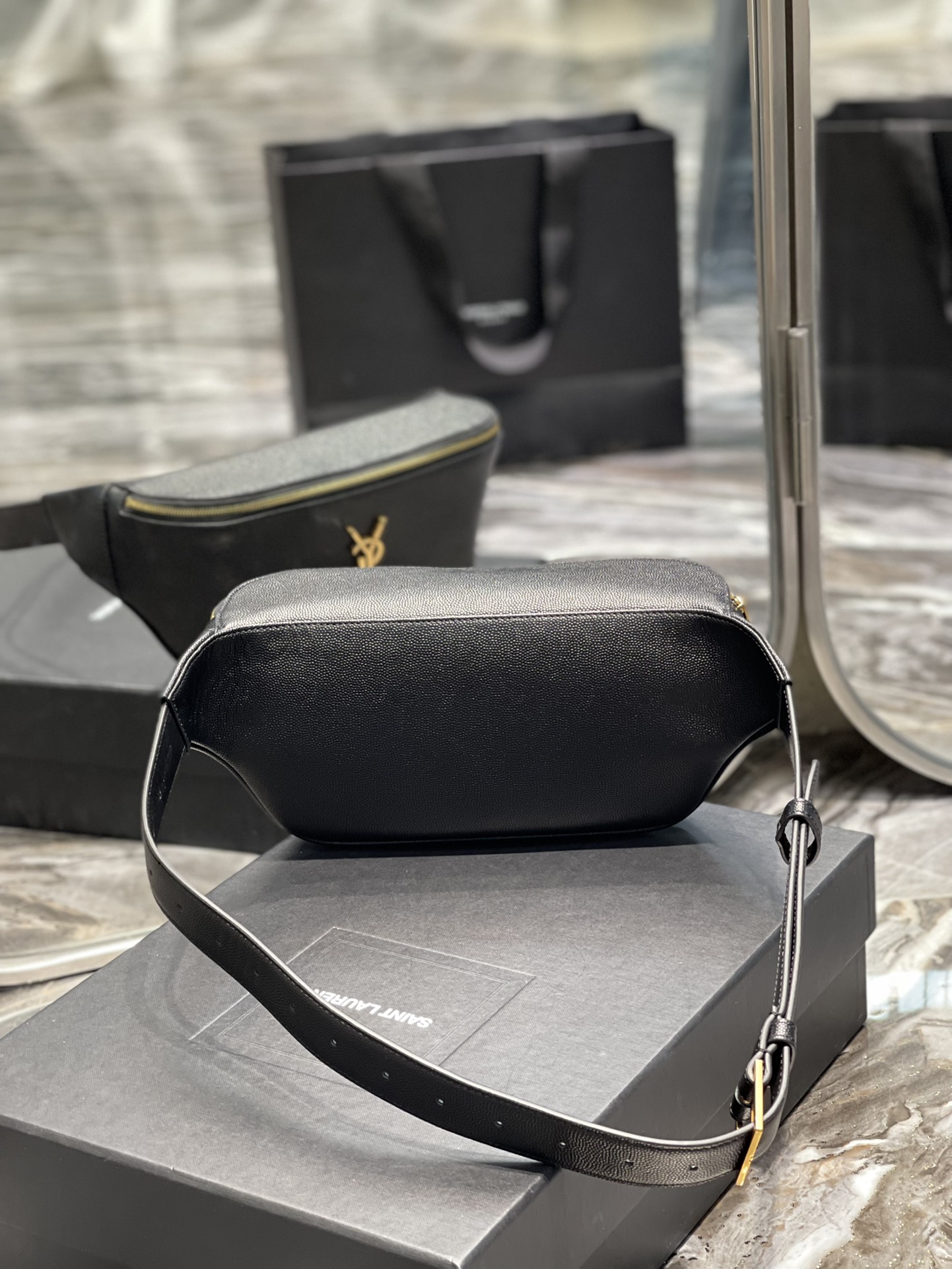 Handbags SAINT LAURENT 569737 size 25  14  3.5 cm - vstockx
