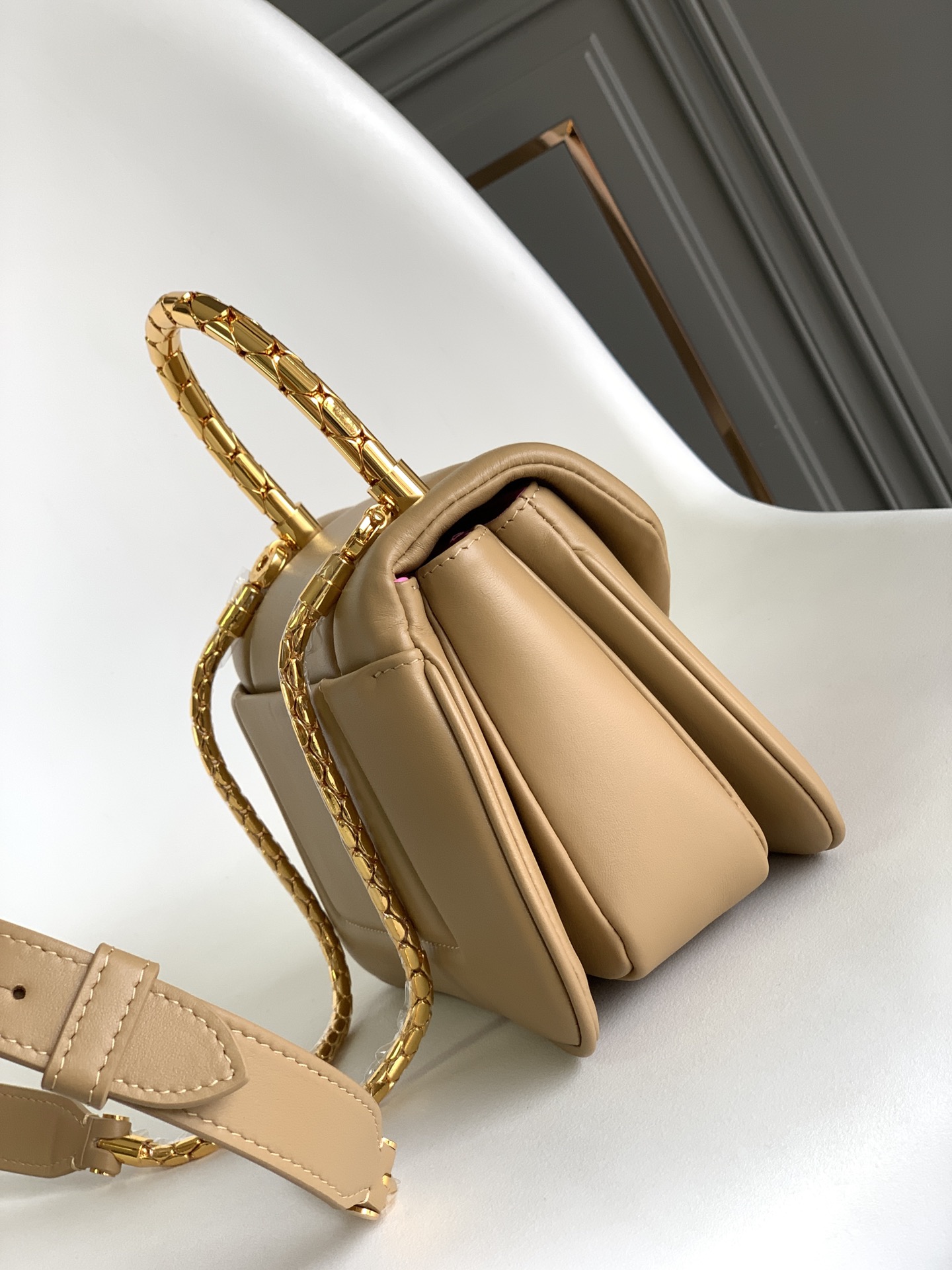 Handbags Bvlgari SERPENTI REVERSE size:22.5*15*7 cm - vstockx