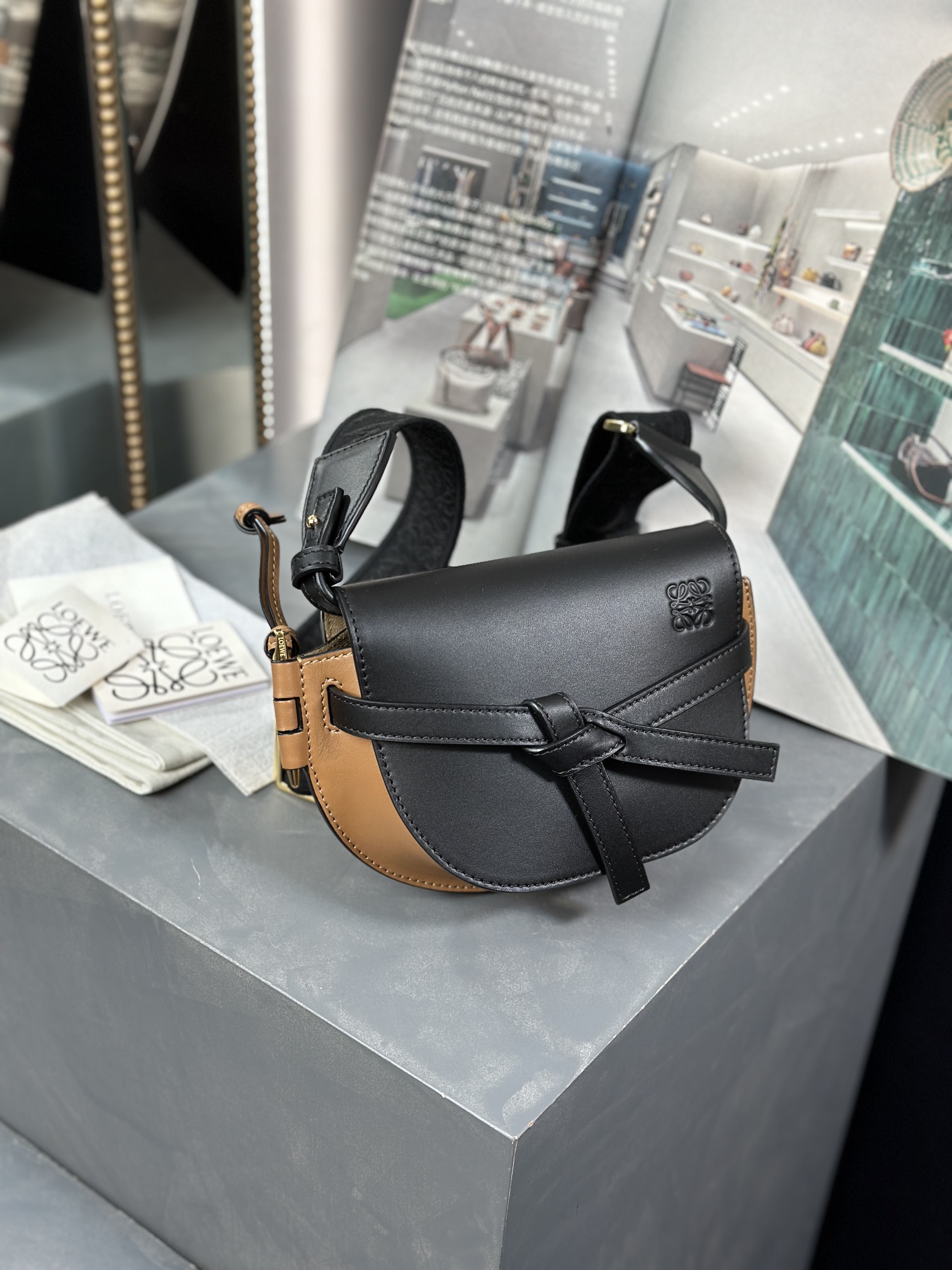 Handbags LOEWE   size:15*12.5*9cm - vstockx