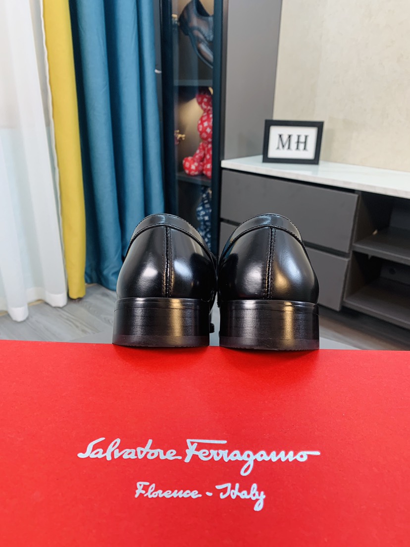 Salvatore Ferragamo Boots 38 - vstockx
