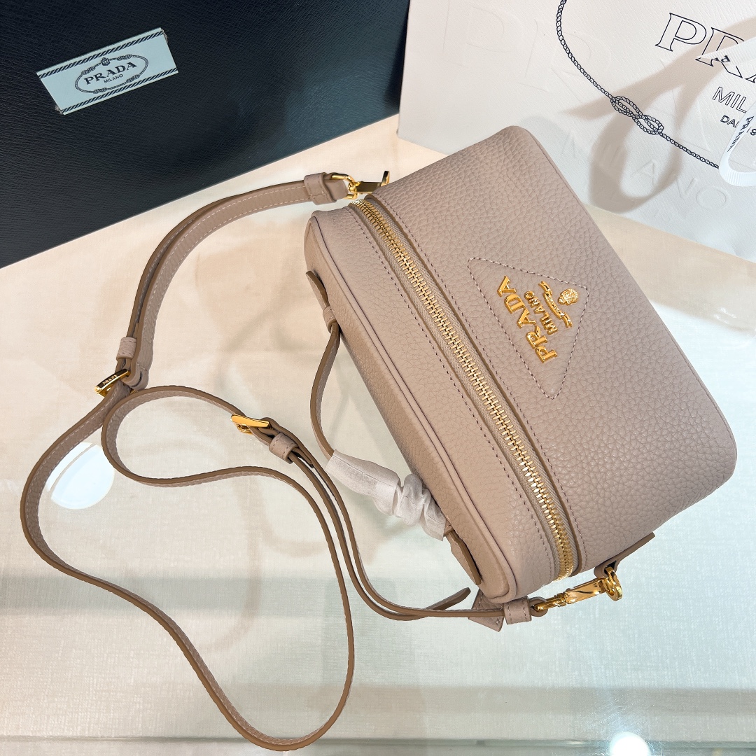 handbags prada 1BH202 18*11.5*7.5 - vstockx