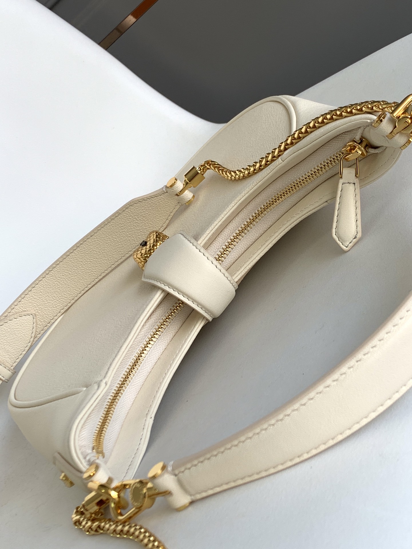 Handbags Bvlgari 2916400511 size:25.5*25*5.5 cm - vstockx