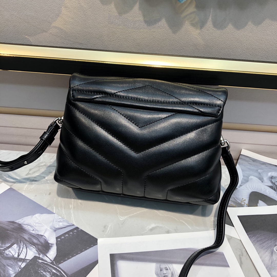 Handbags SAINT LAURENT 467072 size 20X14X7 cm - vstockx