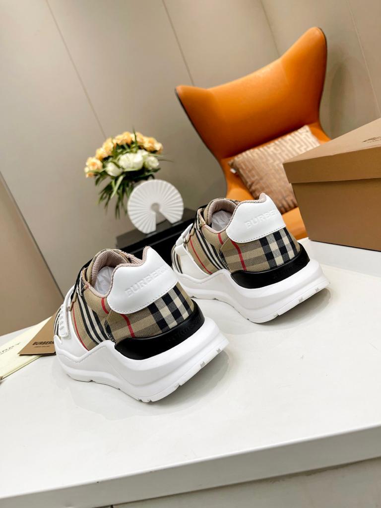 Burberry Regis Archive Beige White - vstockx