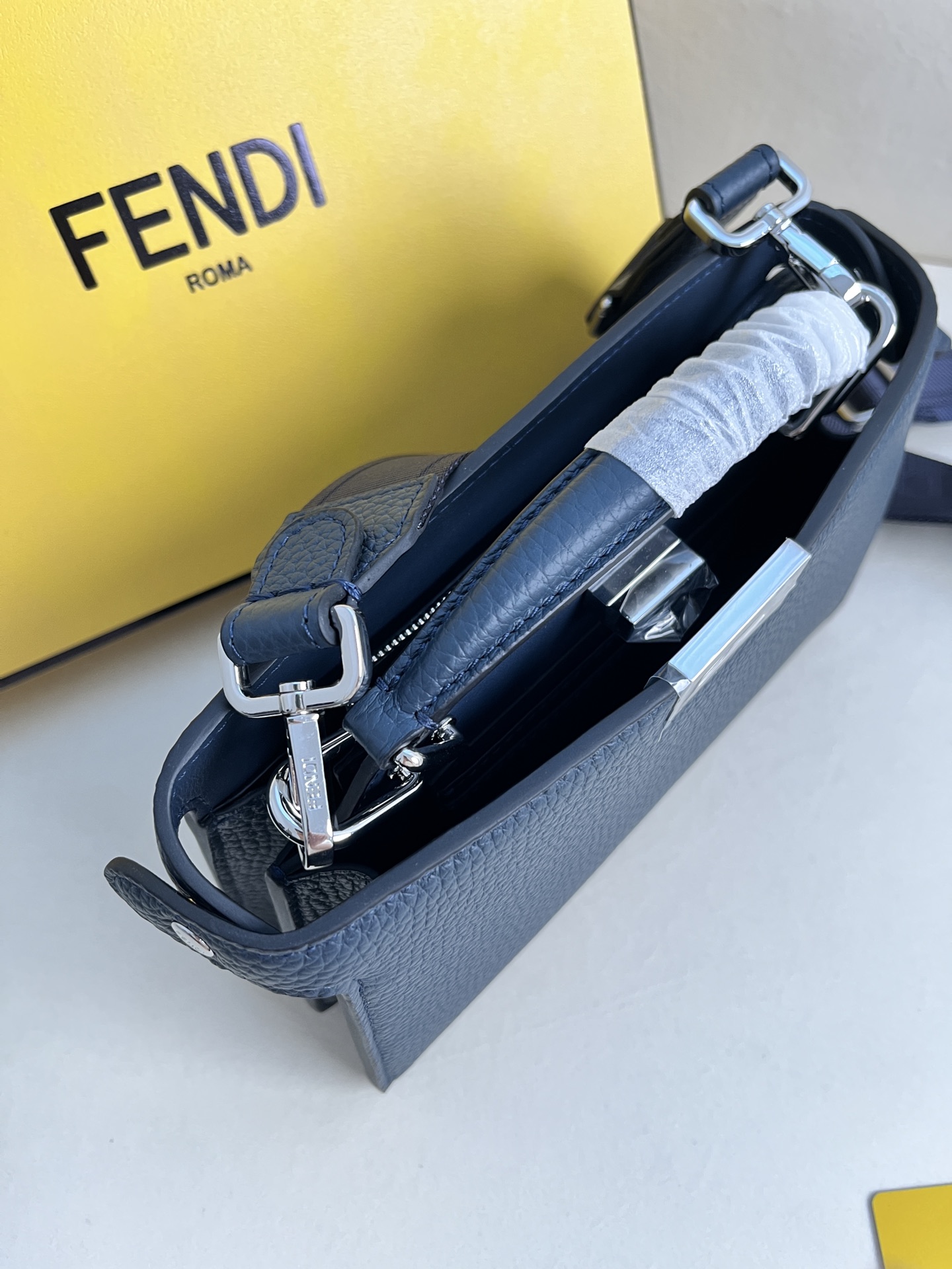 handbags FENDI 8066 size:21cm - vstockx