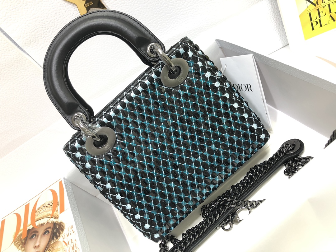 Handbag Dior M0505 size 17 x 15 x 7 cm - vstockx