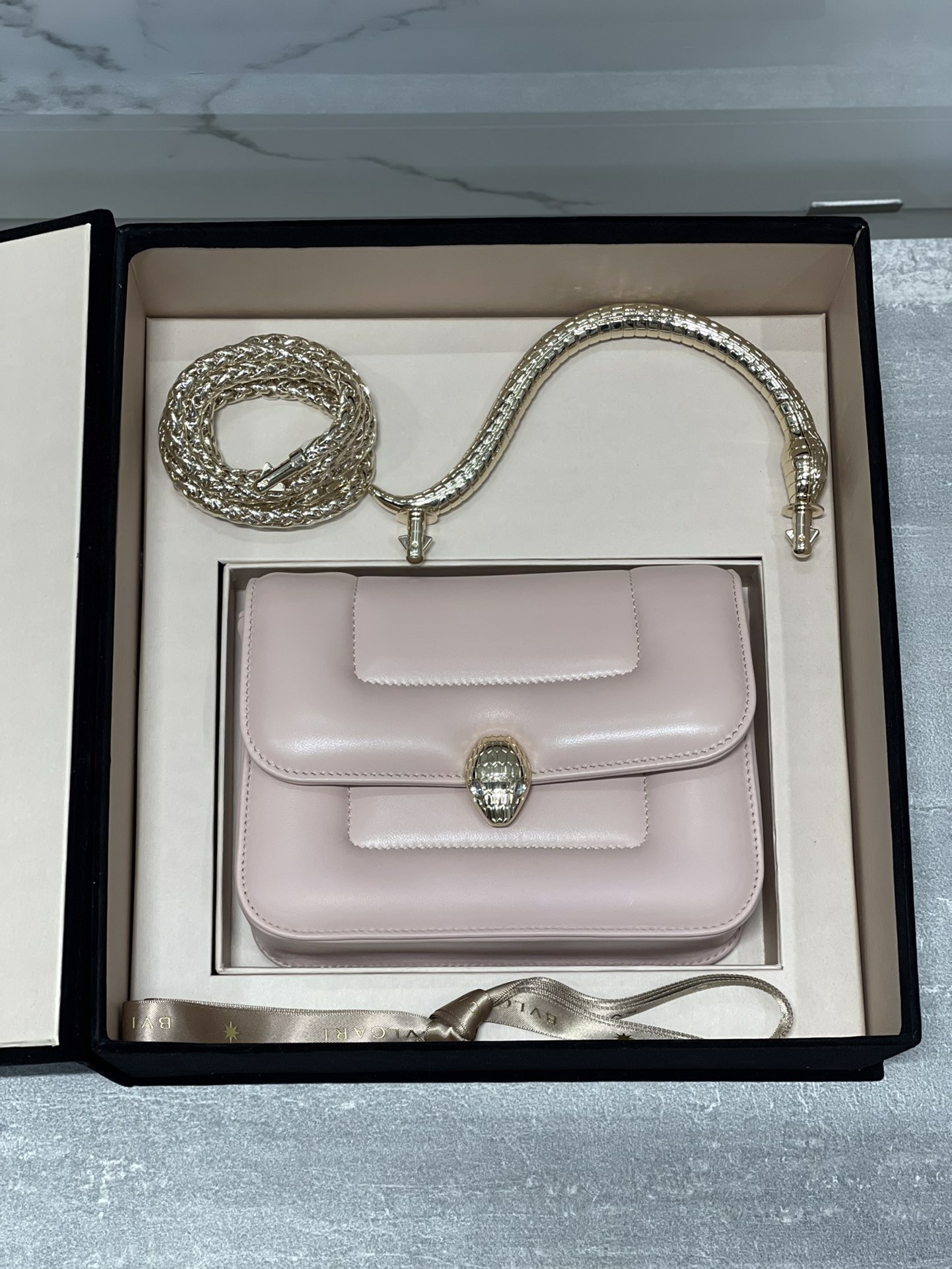 Handbags Bvlgari 291071 size:19.2*15*6 cm - vstockx