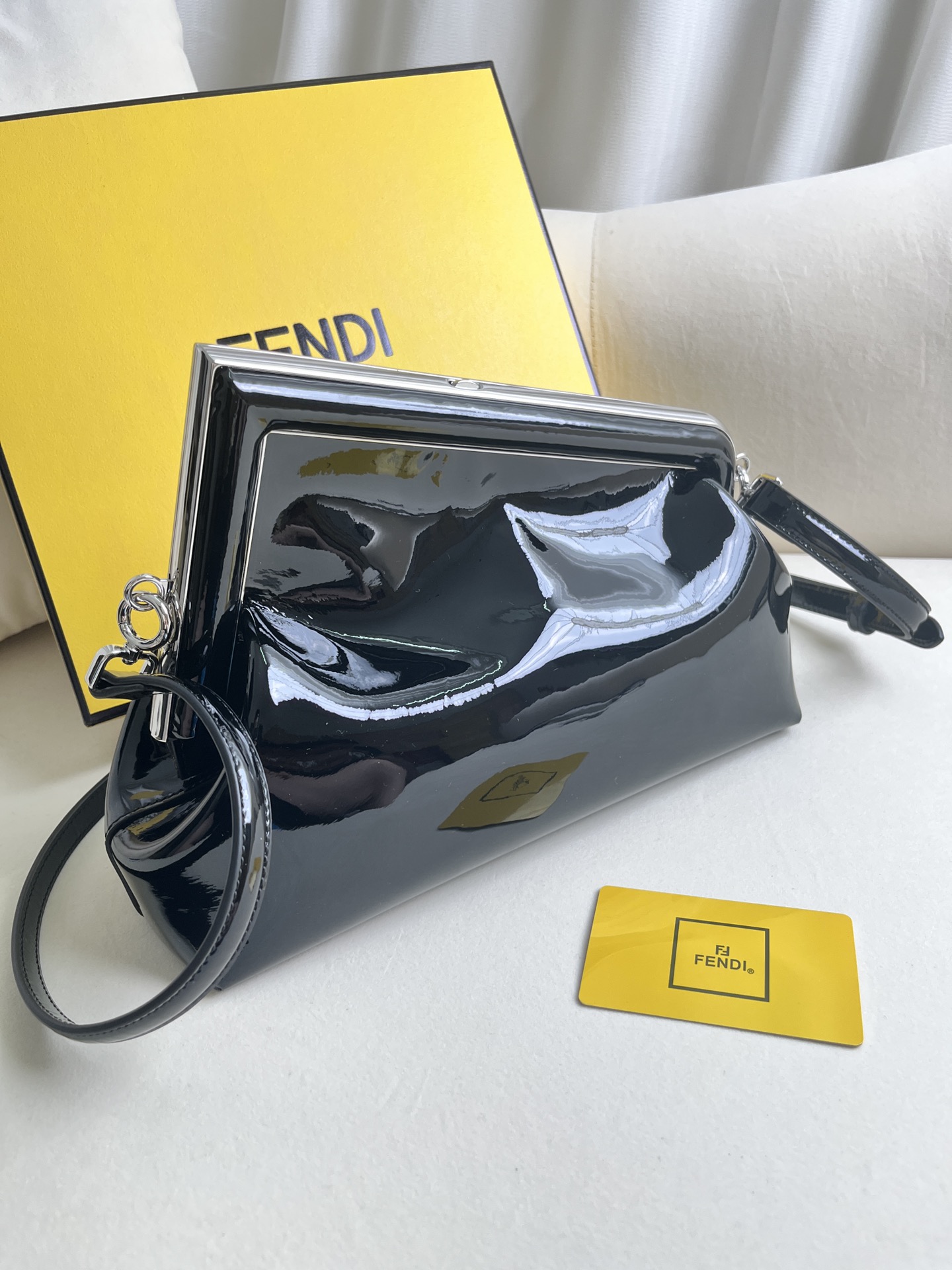 handbags FENDI 129 size:26 - vstockx