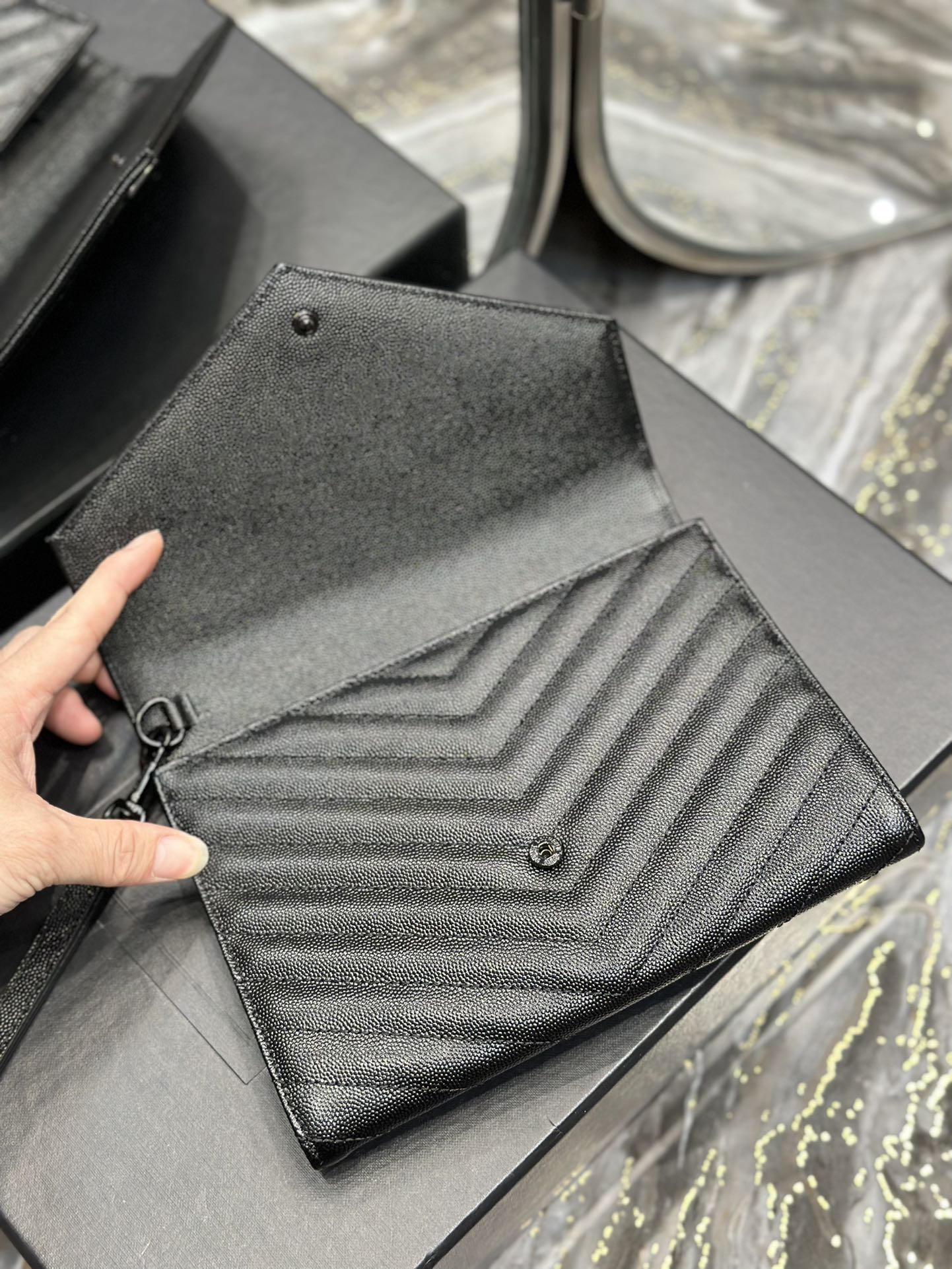 Handbags SAINT LAURENT 617662 size 21  6  3 cm - vstockx