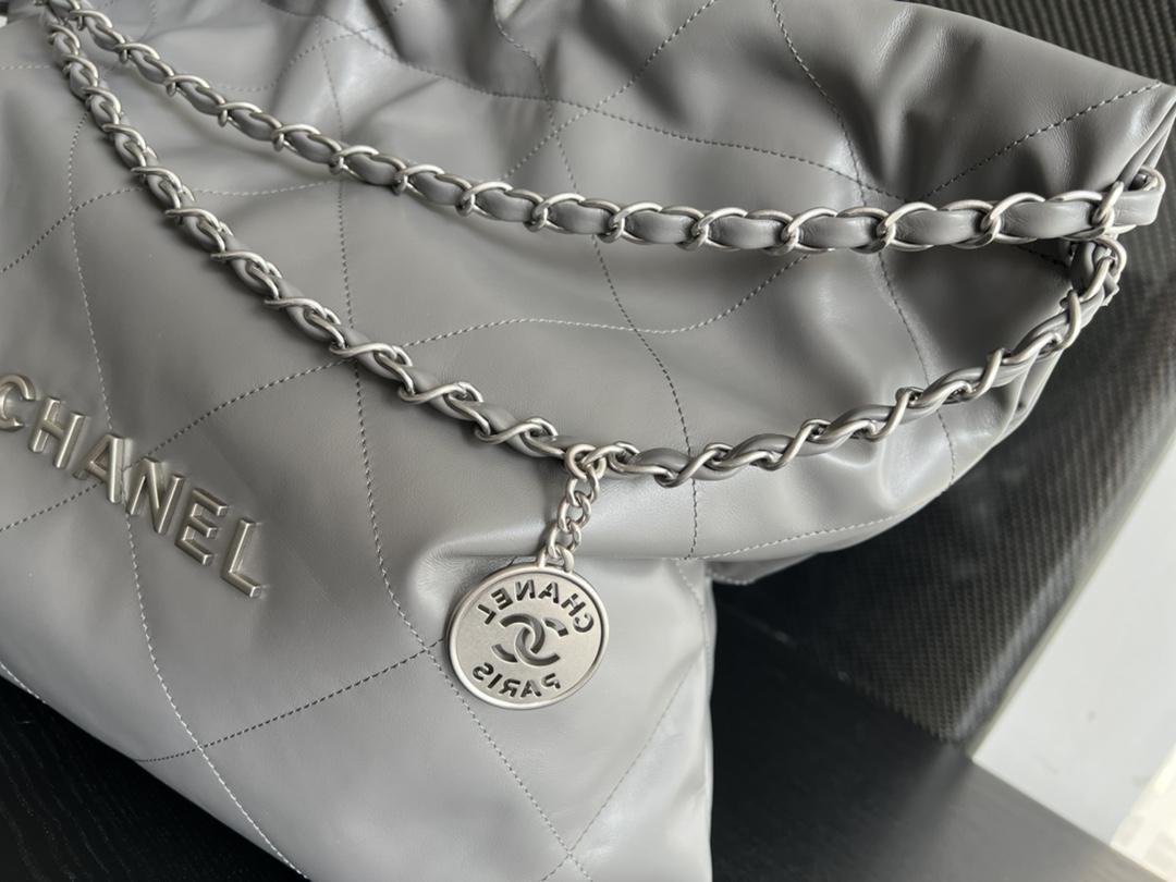 Handbag Chanel size 39cmx42cmx8 cm - vstockx