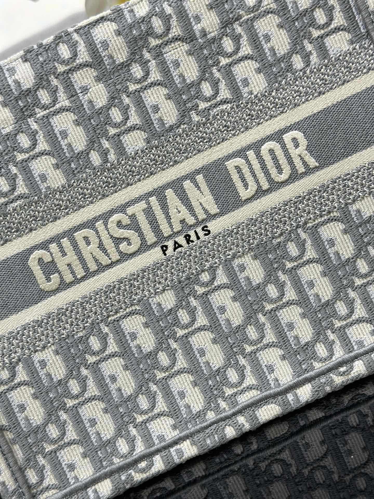 Handbag Dior M1286 size 26.5 x 21 x 14 cm - vstockx