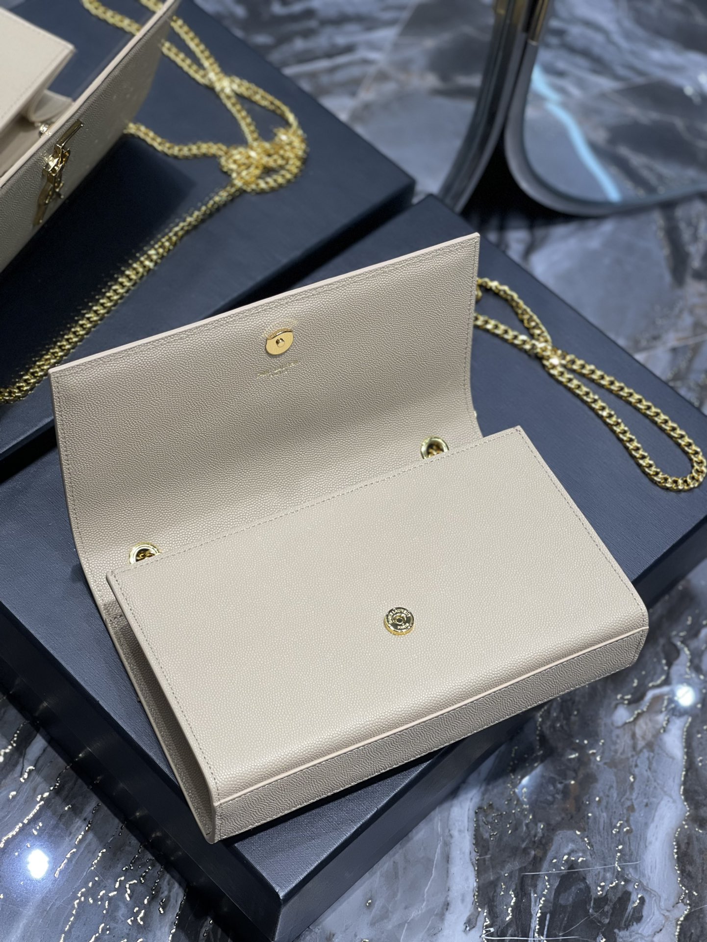 Handbags SAINT LAURENT 364021 size 24x14.5x5 cm - vstockx