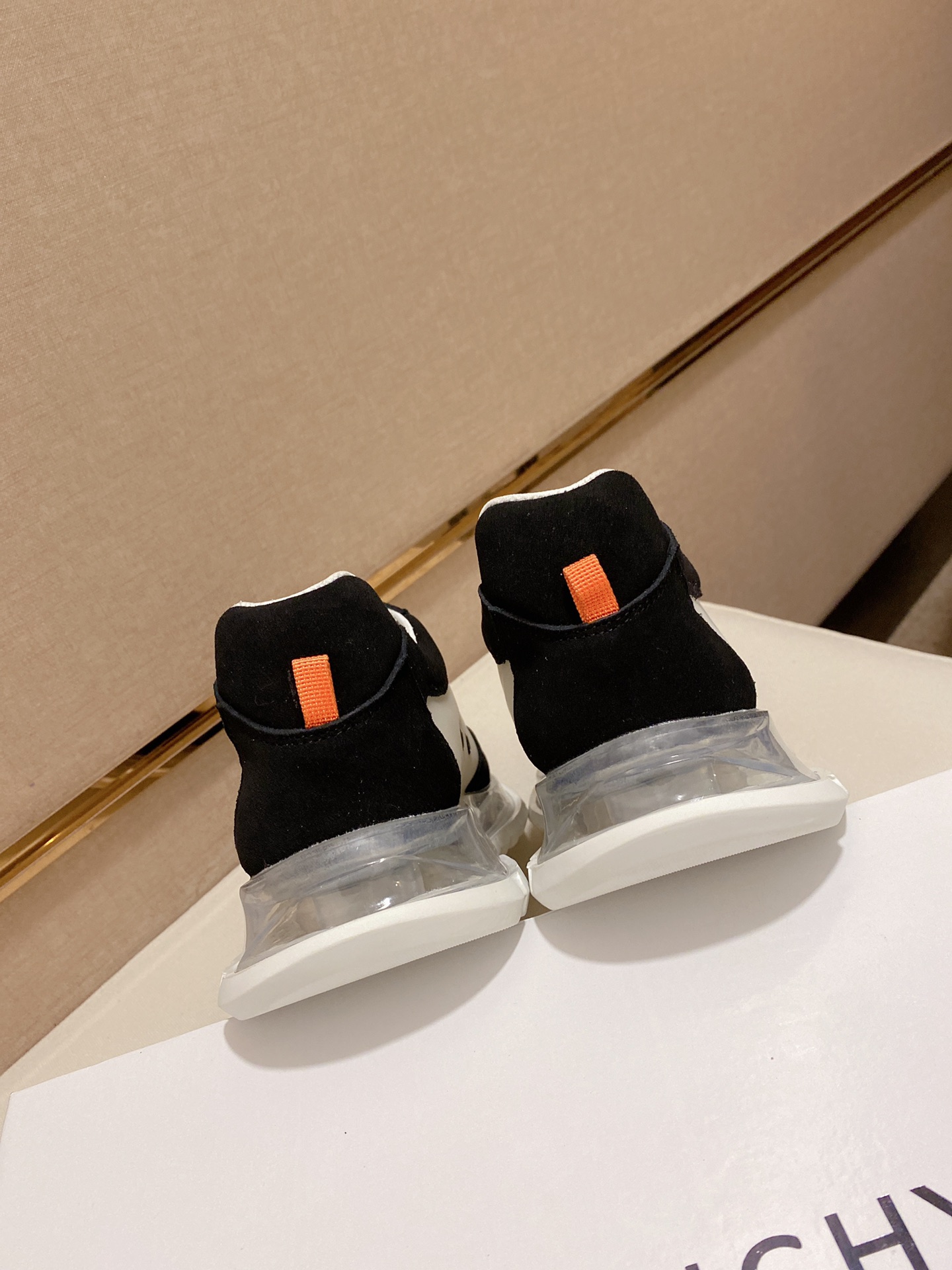 Givenchy Spectre Zip Sneakers 14 - vstockx