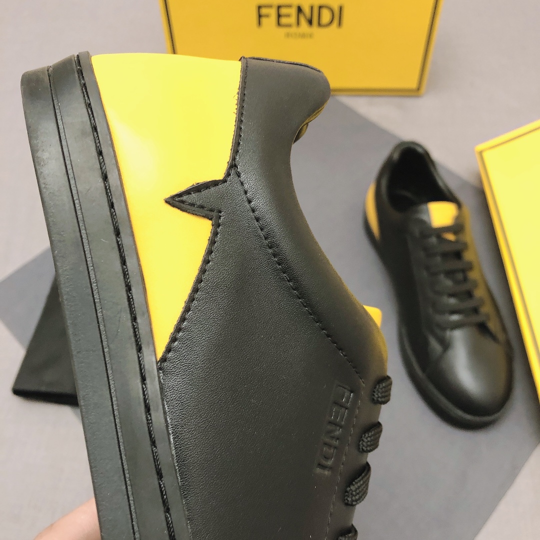 Fendi Low Top Sneakers 20 - vstockx