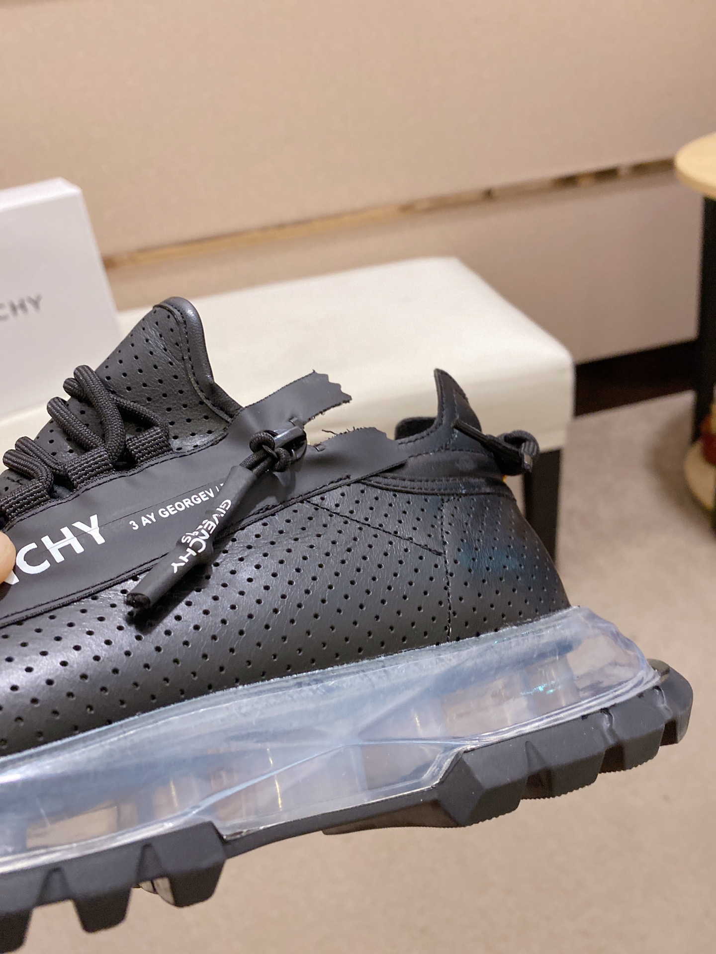 Givenchy Spectre Zip Sneakers 6 - vstockx