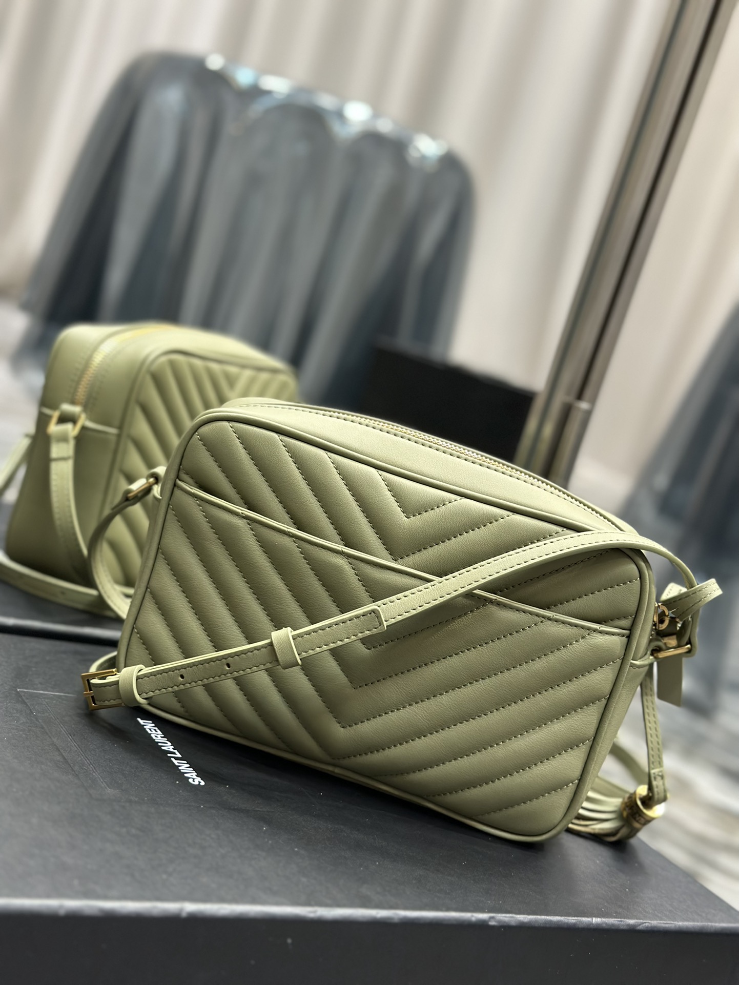 Handbags SAINT LAURENT 520534 size 23x16x6 cm - vstockx