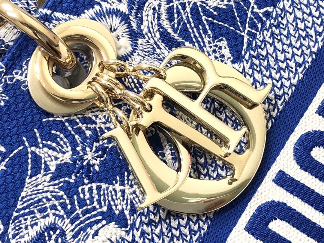 Handbag Dior M0566 size 32 x 25 x 11 cm - vstockx