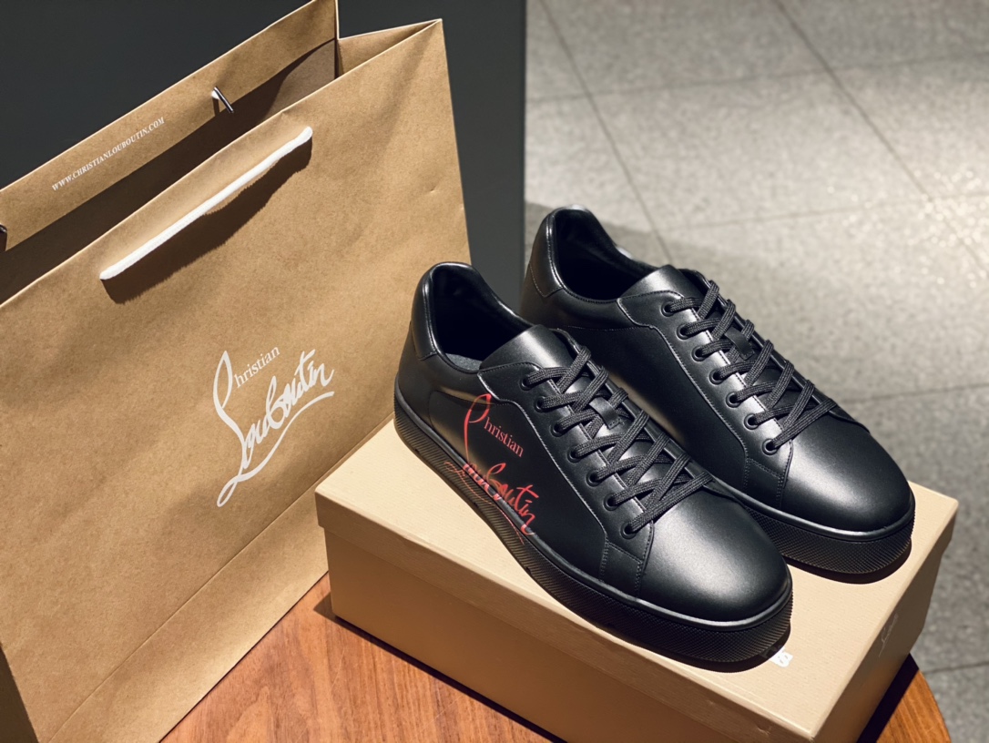 Christian Louboutin Low Top Sneakers 4 - vstockx