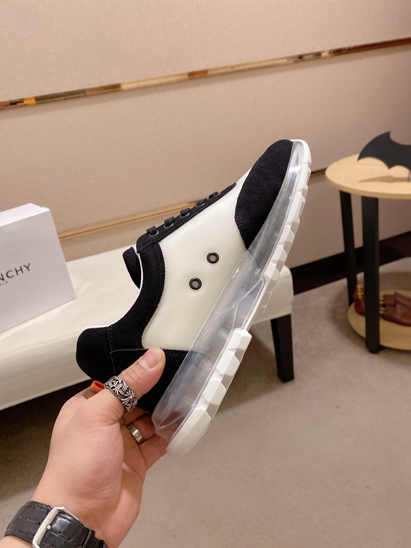 Givenchy Spectre Zip Sneakers 14 - vstockx