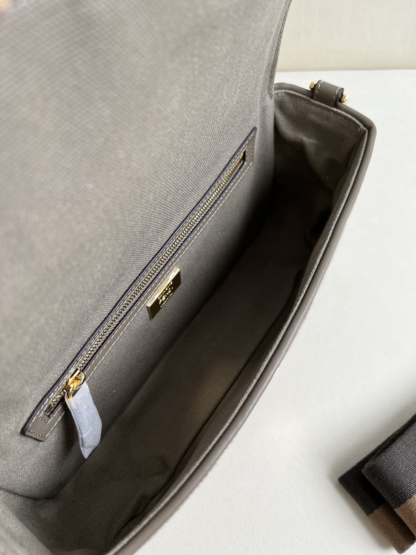 handbags FENDI 0159 size:26*5*15cm - vstockx